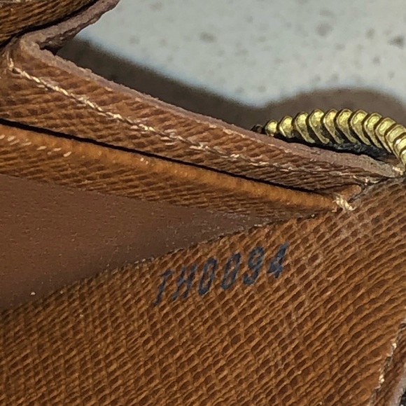 āSoldāLouis Vuitton Zippy Wallet - Picture 12 of 13